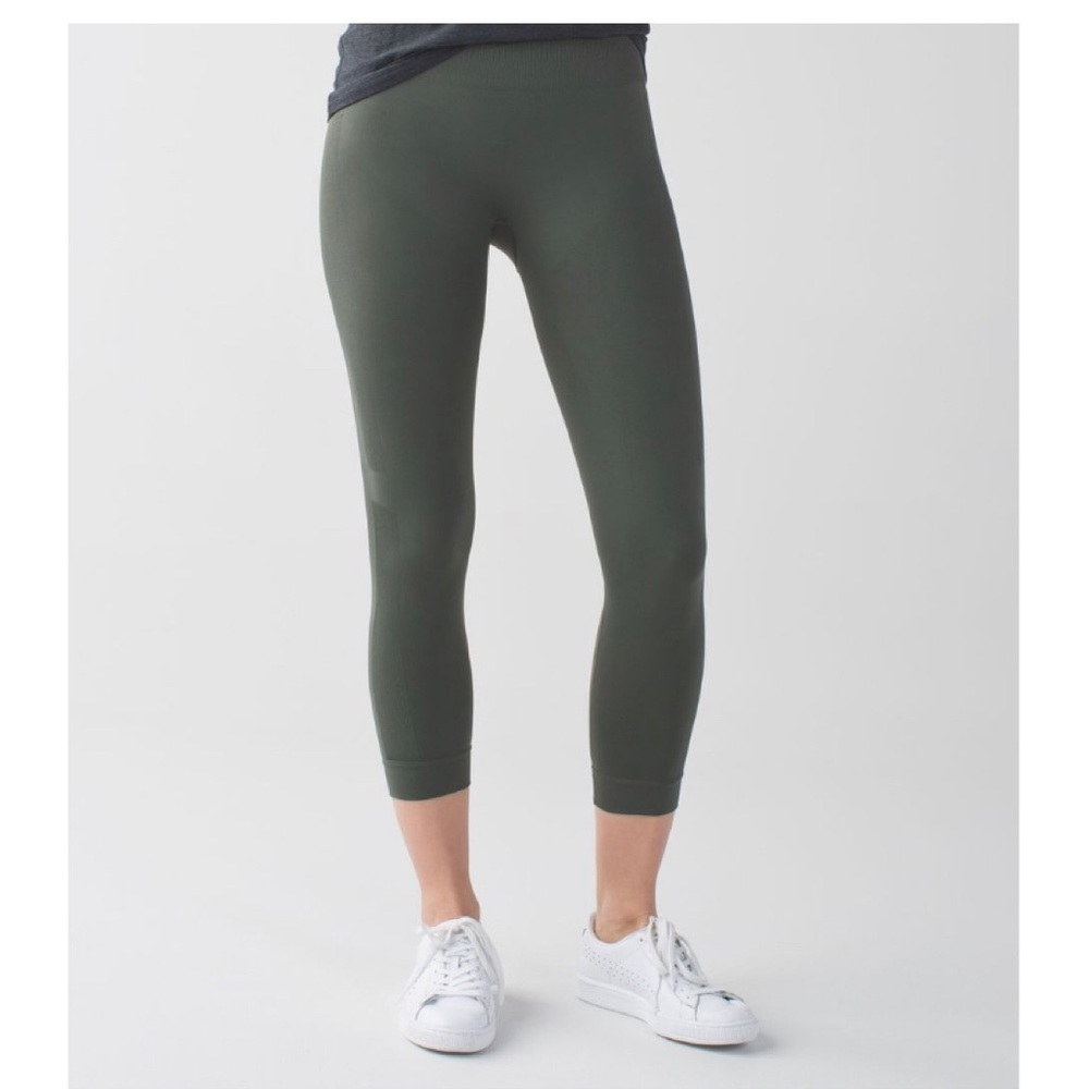 Lululemon ‘Zone In’ High Rise Cropped Seamless Yoga Athleisure Leggings Size 4